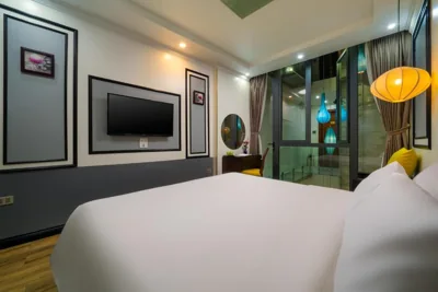 豪华特大床房 — Bella Rosa Hotel & Travel