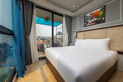 带阳台的豪华单人间 — Bella Rosa Hotel & Travel